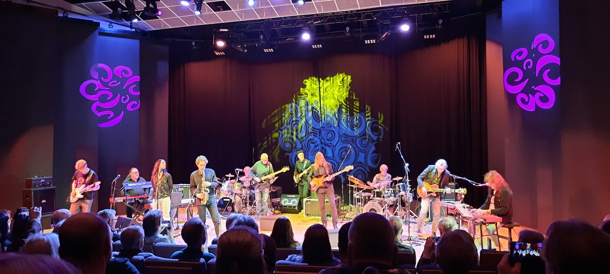 HeikkiO's tweet image. Pakko hehkuttaa. 😎 Tänä iltana Laurentius-salissa Wigwam Revisited &amp;amp; Vesa Aaltonen ProgBand vetivät 3h konsertin Wigun ja Tasavallan Presidentin tuotantoa. Losing Hold! Upea progeilta huipentui 12 hengen tulkintaan With a Little Help of My Friends. #proge #kiitollisuus #hatsoff