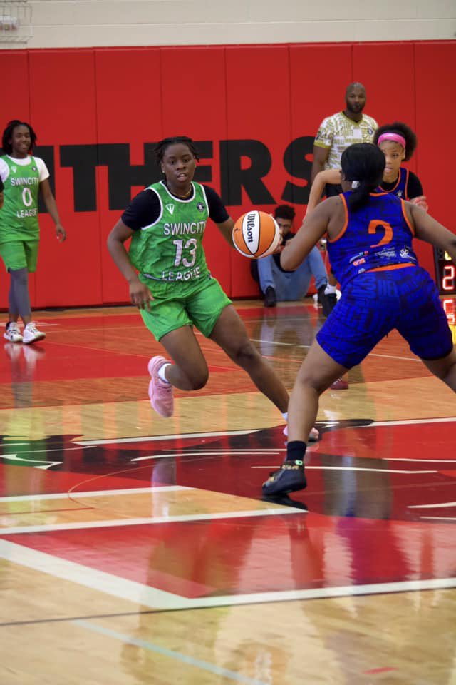 Fito_Rmz's tweet photo. .@CorrebasketUAT da a conocer a su primera jugadora para la Temporada 2023 de la @LNBPFEMENIL se trata de la 🇺🇸estadounidense Vicky Duru que dará sus primeros pasos como Profesional con el equipo de Tamaulipas

#JuntosHaciendoHistoria #Temporada2023 #LNBPFemenil #LaTienesQuevivir https://t.co/B4TLtI778i