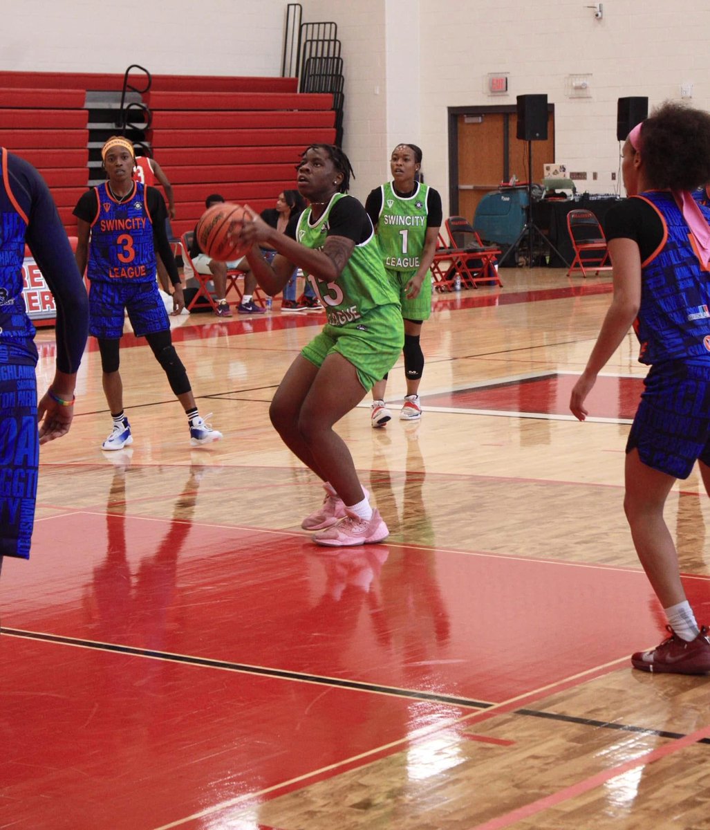 Fito_Rmz's tweet photo. .@CorrebasketUAT da a conocer a su primera jugadora para la Temporada 2023 de la @LNBPFEMENIL se trata de la 🇺🇸estadounidense Vicky Duru que dará sus primeros pasos como Profesional con el equipo de Tamaulipas

#JuntosHaciendoHistoria #Temporada2023 #LNBPFemenil #LaTienesQuevivir https://t.co/B4TLtI778i