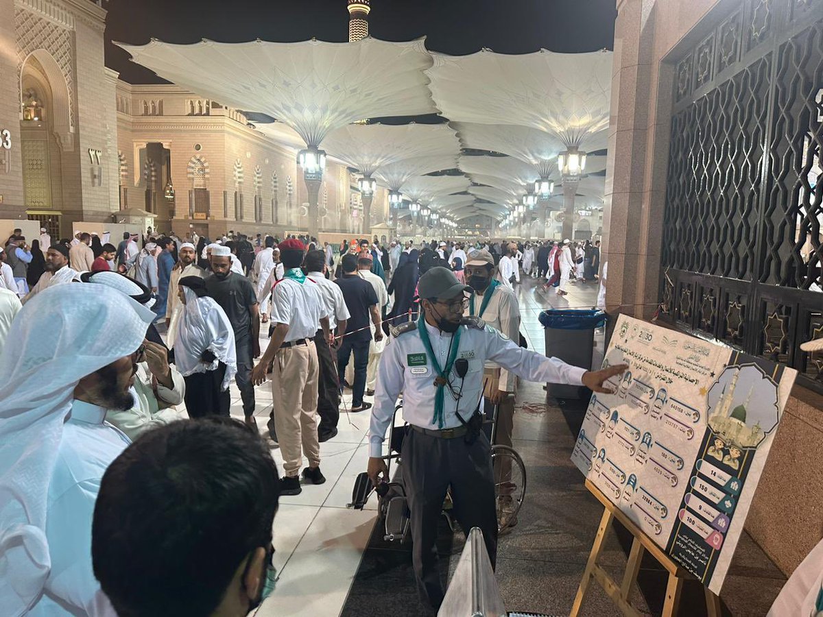 alserehi0's tweet photo. من زيارة مدير التعليم الأستاذ ناصر العبدالكريم للفرق الكشفية بساحات المسجد النبوي المشاركة بمركز إيثار للخدمات التطوعية https://t.co/6YpUUildDs