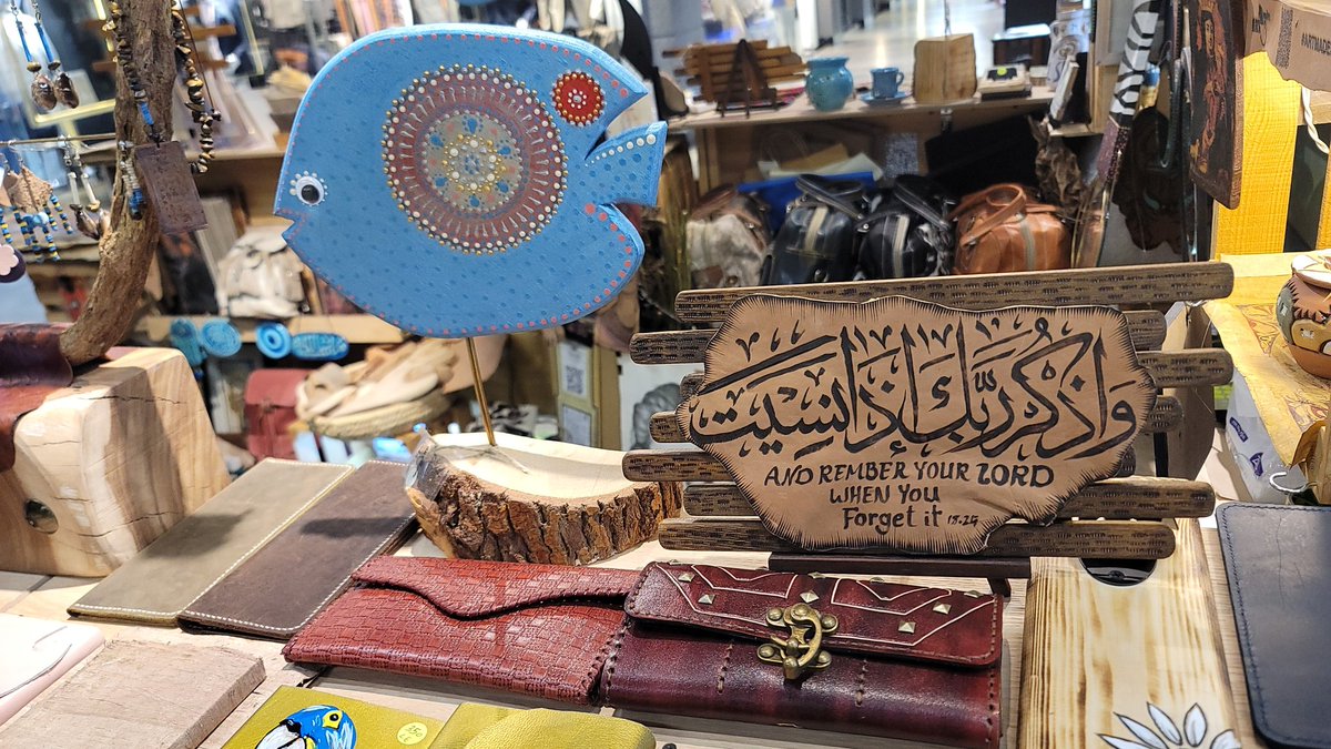 mesmat66's tweet photo. All kinds of ARTs 🎨 in one place @SohoSquareSharm at @artmadesharm1 https://t.co/W07BepUCO1