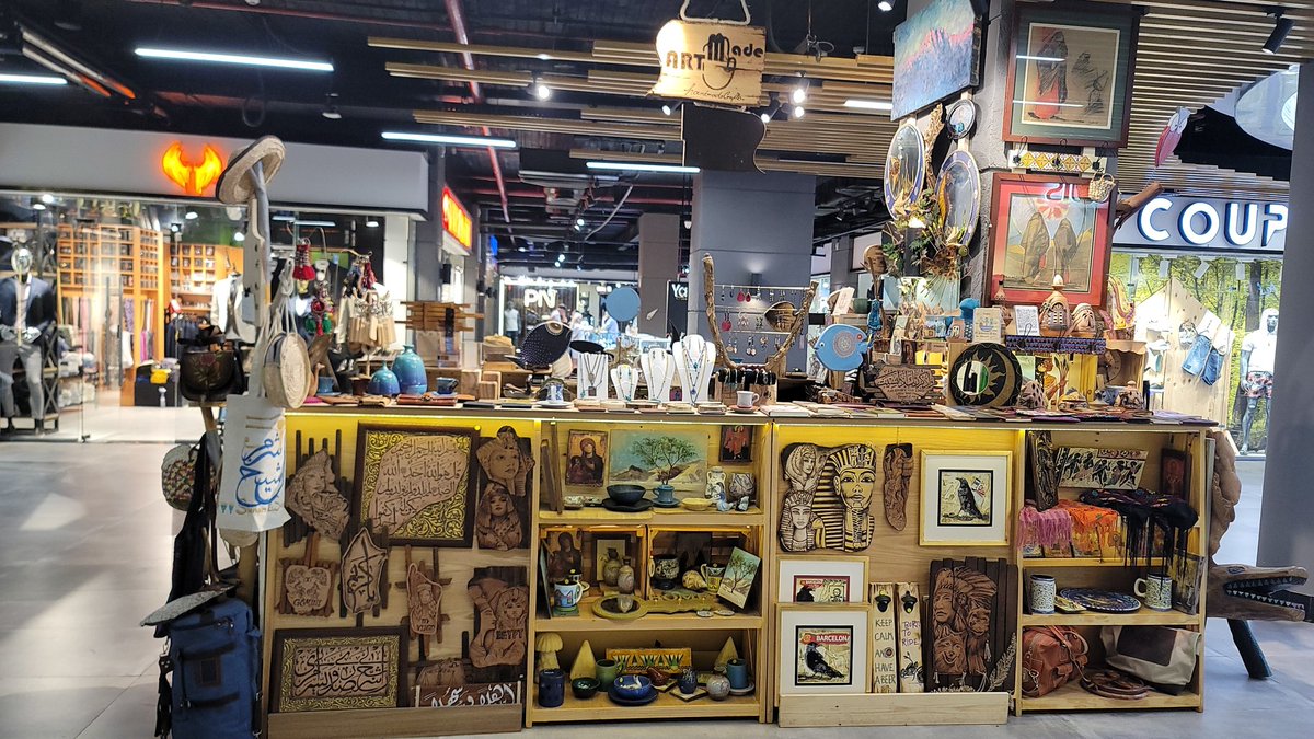 mesmat66's tweet photo. All kinds of ARTs 🎨 in one place @SohoSquareSharm at @artmadesharm1 https://t.co/W07BepUCO1