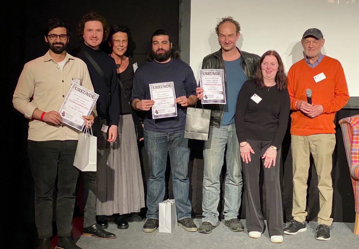 spitziale's tweet photo. Mit den Gewinner*innen  der Publikumspreise und Spitze der 8. #SPITZiale verabschieden wir uns in die Aftershowparty! https://t.co/Lwdfz3QYnx