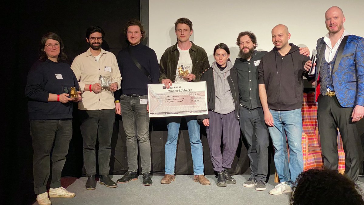 spitziale's tweet photo. Mit den Gewinner*innen  der Publikumspreise und Spitze der 8. #SPITZiale verabschieden wir uns in die Aftershowparty! https://t.co/Lwdfz3QYnx