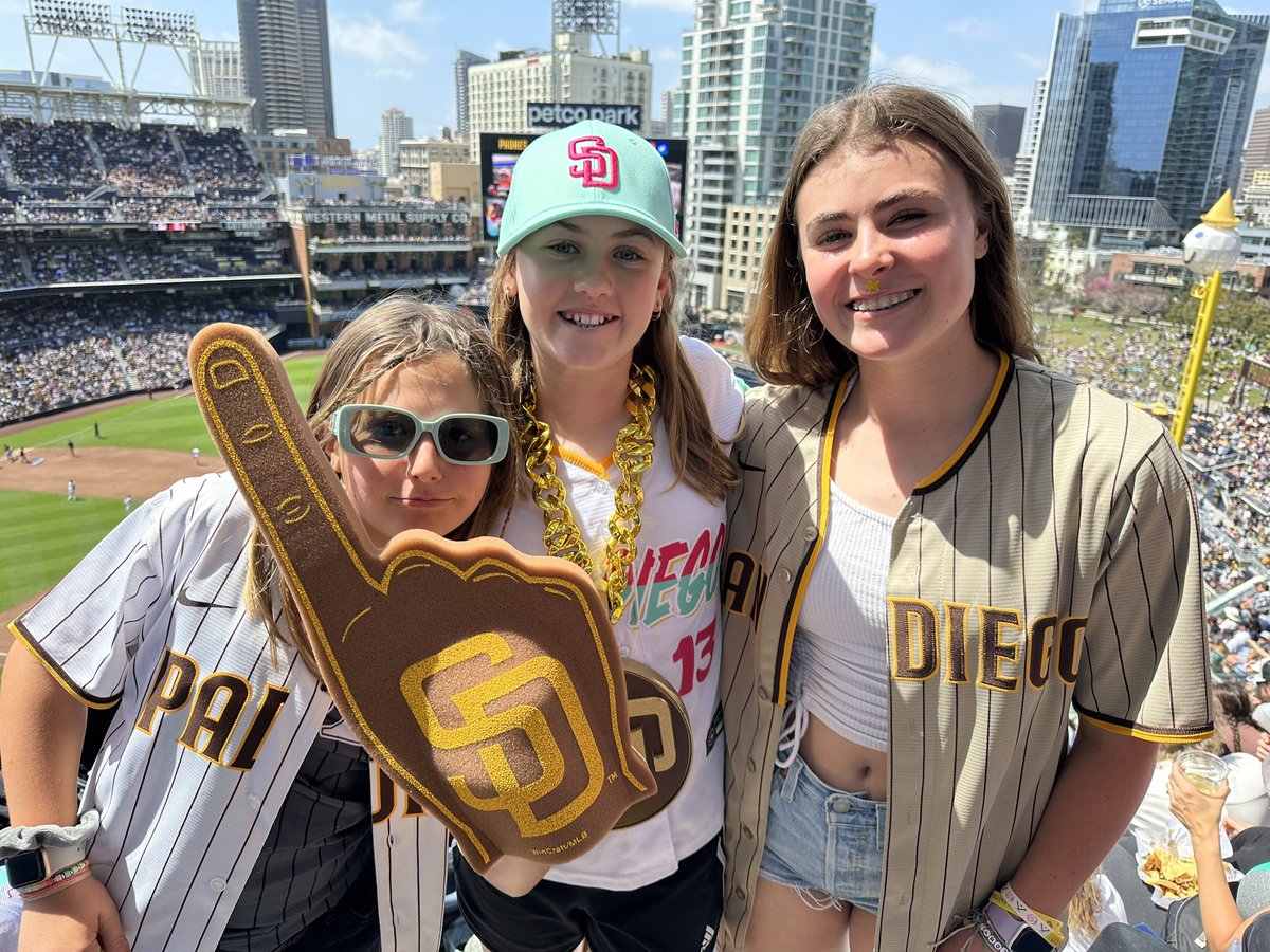 Greg_Spillane's tweet photo. Let’s go @Padres #BringTheGold https://t.co/6hqcDkAfG6