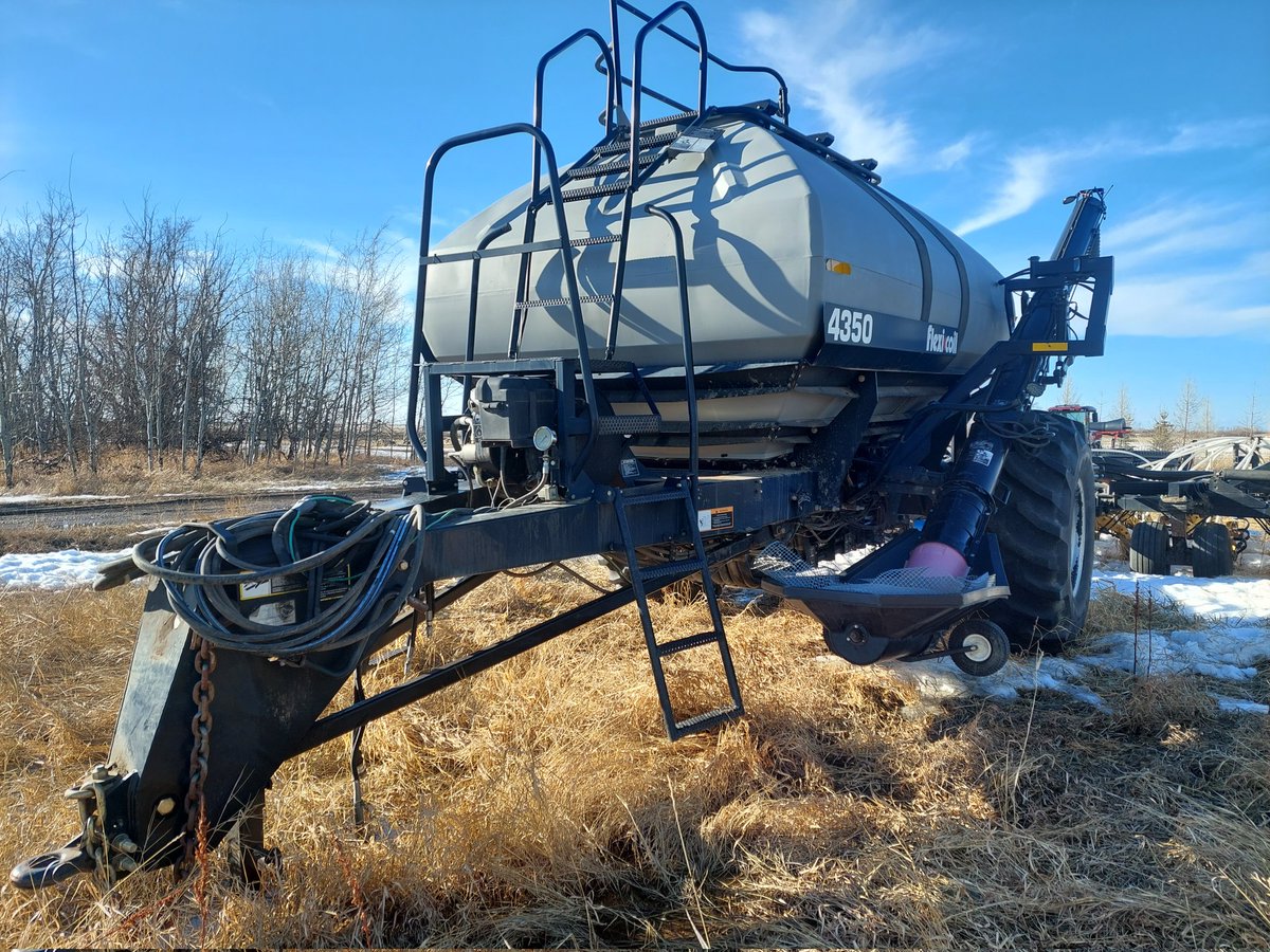 Anyone need a decent 4350 Flexicoil TBT VR with airseeder hopper, 6 run DS with 6 meter rollers (2 ea extra fine, fine and coarse).  Comes with the stainless steel tubes to mount on your air drill hitch. 25K obo, delivery negotiable. Located Peace Region, retweets appreciated.