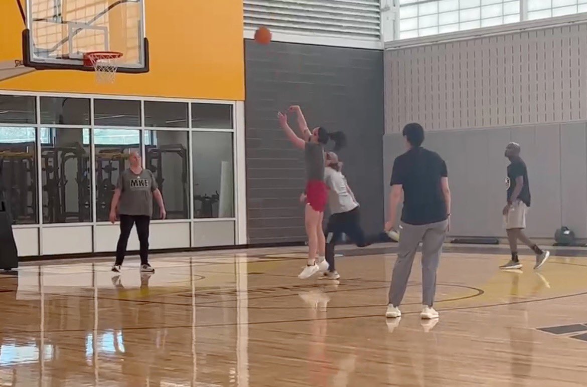 Mary Ferrito (@ferritomary) on Twitter photo After a great visit and workout at UW-Milwaukee, I’m excited to announce that I’ve been offered a full ride to play under the amazing Panther staff! Shoutout to Coach Rechs, Cantley, P, and DeForge for having me! <a href="/KyleRechlicz/">Kyle Rechlicz</a> <a href="/MKE_WBB/">Milwaukee Women's Basketball</a> After a great visit and workout at UW-Milwaukee, I’m excited to announce that I’ve been offered a full ride to play under the amazing Panther staff! Shoutout to Coach Rechs, Cantley, P, and DeForge for having me! <a href="/KyleRechlicz/">Kyle Rechlicz</a> <a href="/MKE_WBB/">Milwaukee Women's Basketball</a>