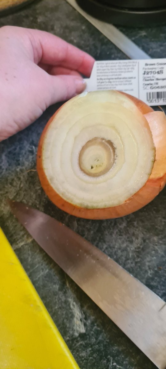 sian_73's tweet photo. @sainsburys Not impressed with the quality of the onions I bought today (but didn't get the receipt for). A 3 pack of onions and 2 of them were rotting inside https://t.co/AX3bscccqp
