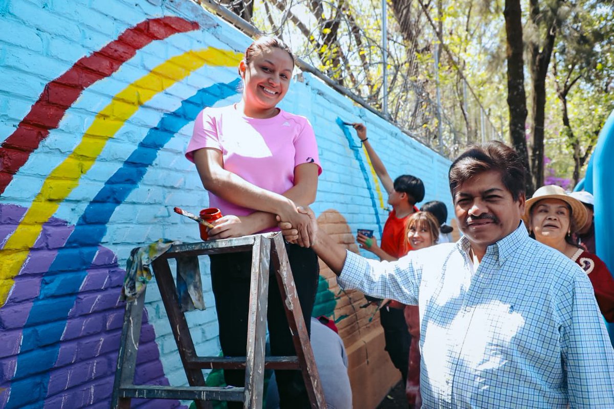 fchiguil's tweet photo. Con toda la actitud nuestros jóvenes #JUPyTAL intervinieron el Preescolar Luis González Obregón en la colonia #Arbolillo. Se pintaron 14 murales, se dio mantenimiento a juegos infantiles y al huerto escolar instalando macetas colgantes. https://t.co/9hgKZyXhmZ