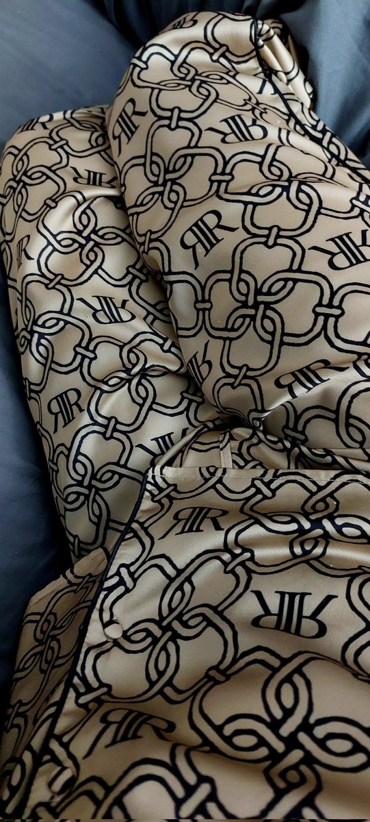 satin_laura's tweet photo. 💋💛💋🎶🎵Satin dreams are made of these who am i to touch and tease🎶🎵 😋🥰😘💋💛💋

#satin #satinpyjamas #pjs #silkysatin #goldsatin #satinlovers #satinaddicted #satinnightwear https://t.co/cN762rVS3r