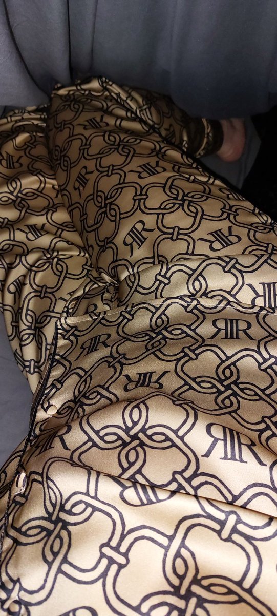 satin_laura's tweet photo. 💋💛💋🎶🎵Satin dreams are made of these who am i to touch and tease🎶🎵 😋🥰😘💋💛💋

#satin #satinpyjamas #pjs #silkysatin #goldsatin #satinlovers #satinaddicted #satinnightwear https://t.co/cN762rVS3r