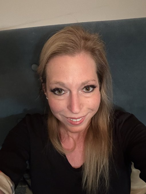 After all day studying time to go out!! Xoxo 💋 mwah https://t.co/VeIYbWHYhz