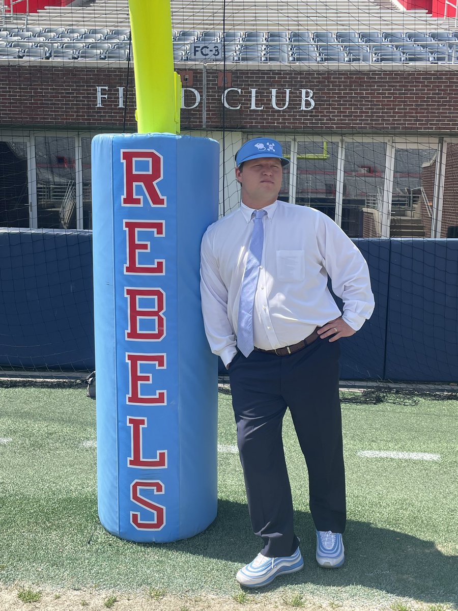 JTradioman's tweet photo. @ESPNCFB @espn @SECNetwork @NYSEandeasy @Lane_Kiffin @OleMissFB Coach Nysewander and Blue team dominates in the Grove Bowl despite Red team being given bogus TD! 🤣 https://t.co/mfOwDgbNSD