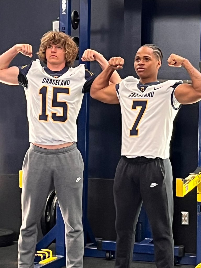 DimitriDonald11's tweet photo. Had a good time with @theqb1_ on a Junior day visit at Graceland, thanks @BirgeAndrew!! 🟡🔵 https://t.co/cdOe6SNrs5