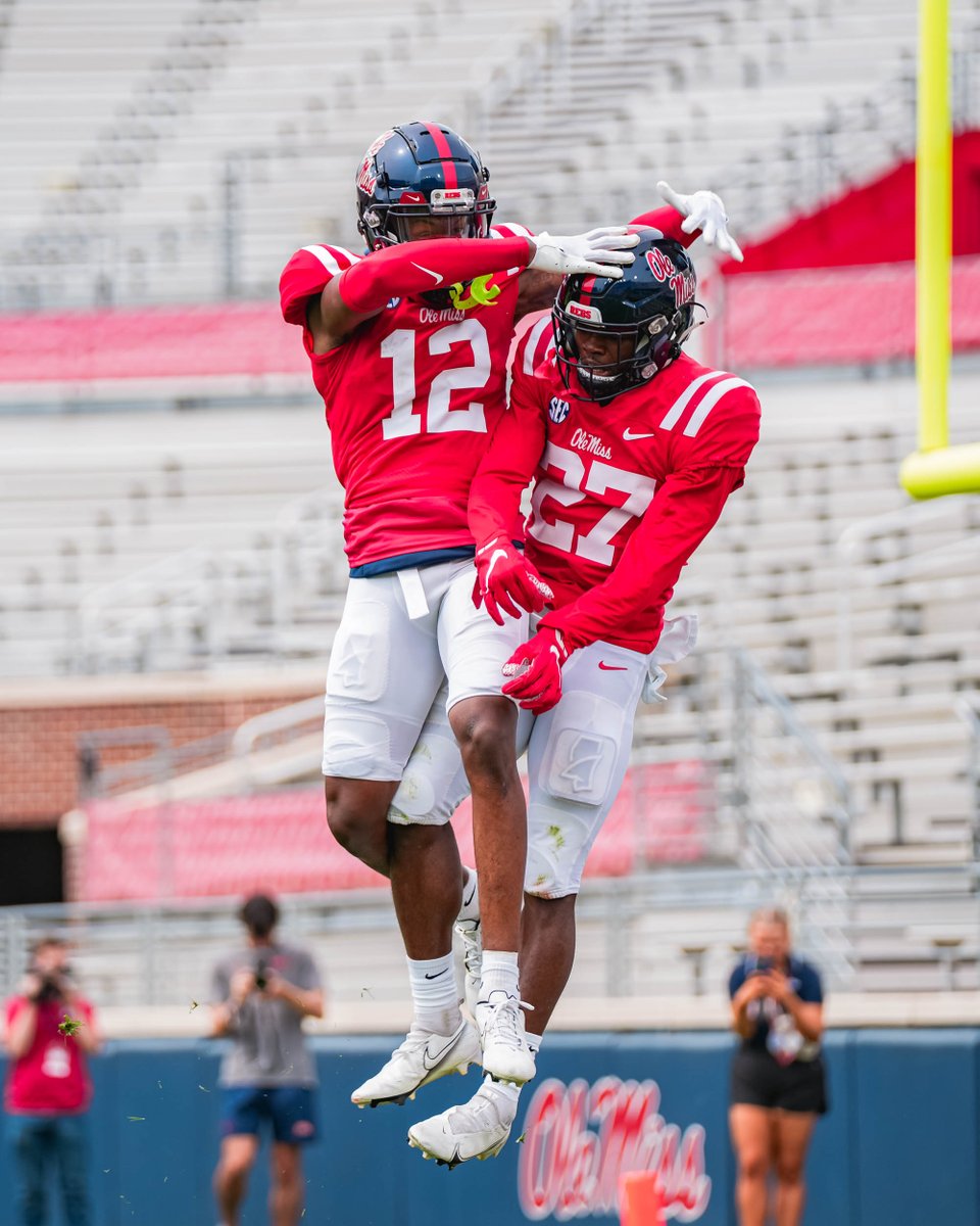 OleMissFB's tweet photo. TEAM RED W ‼️

🔴 53 🔵 52

#HottyToddy https://t.co/Eos4UUNDF4