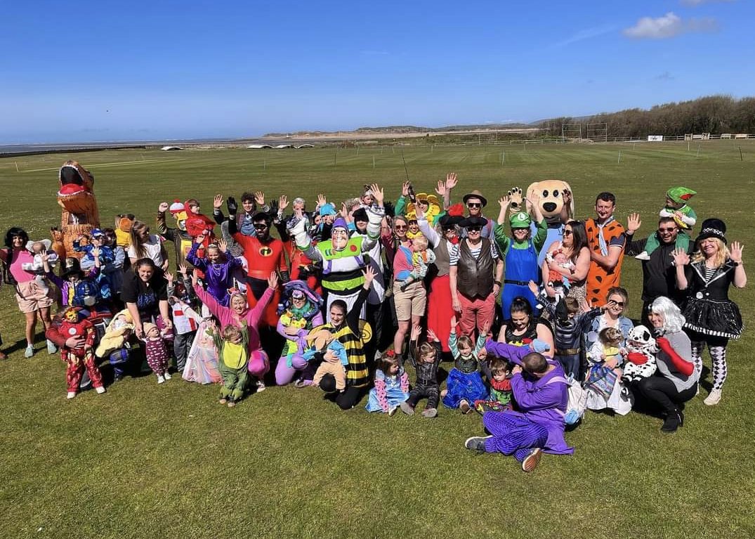 North Devon did us proud today at this SNUG's fancy dress parade! Beautiful sunshine!🌞 Lovely people and over 2K raised for families 💕 #Neonatalmentalhealth @KellyPhizacklea @SpoonsCharity @kelly_m_snug @EarlyNCIC @DizzyDilly @AmySNUG