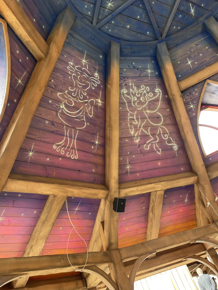 Vandaag organiseerden we een presentatie en rondleiding over de bouwplaats van de 4 nieuwe attracties in Avalon. Wat wordt het groots en gaaf! Ik kijk uit naar de opening. 🔥
#Toverland #medio2023