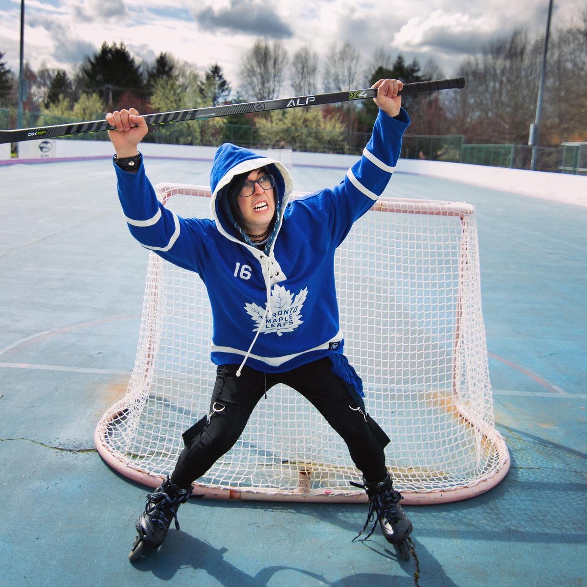 Did a little Impromptu photoshoot while doing roller hockey the other day :) 🥅🏒 
I don’t often post about my love of hockey but we’re just now entering the playoffs and I’m really hoping my team can stop being the laughing stock of the hockey world every year 😭 GO LEAFS GO!!