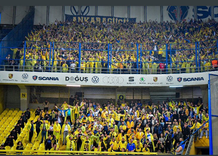 Emek hırsızları bugün göz göre göre maçı katlettiler.. 
Yazıklar olsun!