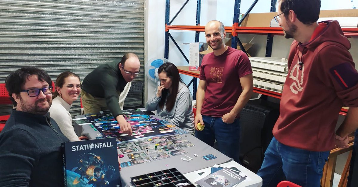 ClubDiogenesTar's tweet photo. En la sessió nocturna del divendres, uns quants valents es van atrevir a jugar a Stationfall, un joc de rols ocults bastant complex però molt divertit! #stationfall #ocitarragona #ocicultural #tarragona #tarragones #tarragonacultura #tgncultura #clubdiogenestarragona https://t.co/roz9iTZXwP
