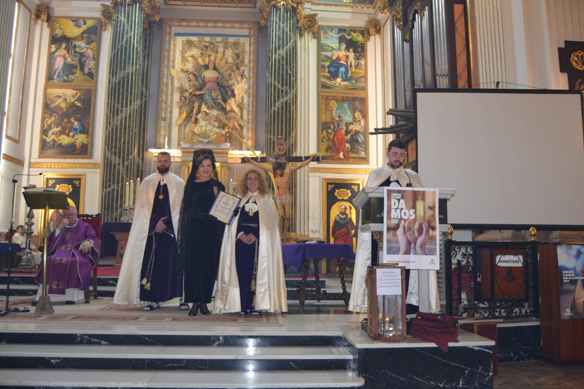 martaalonsorod's tweet photo. Muchas gracias a la Real Hermandad de Nuestro Padre Jesús Nazareno del Grao @NazarenoGrao
(Iglesia de Santa María del Mar) por invitarme a participar en una procesión de la #SemanaSantaMarinera única e inolvidable. https://t.co/Z77vzbVQtc
