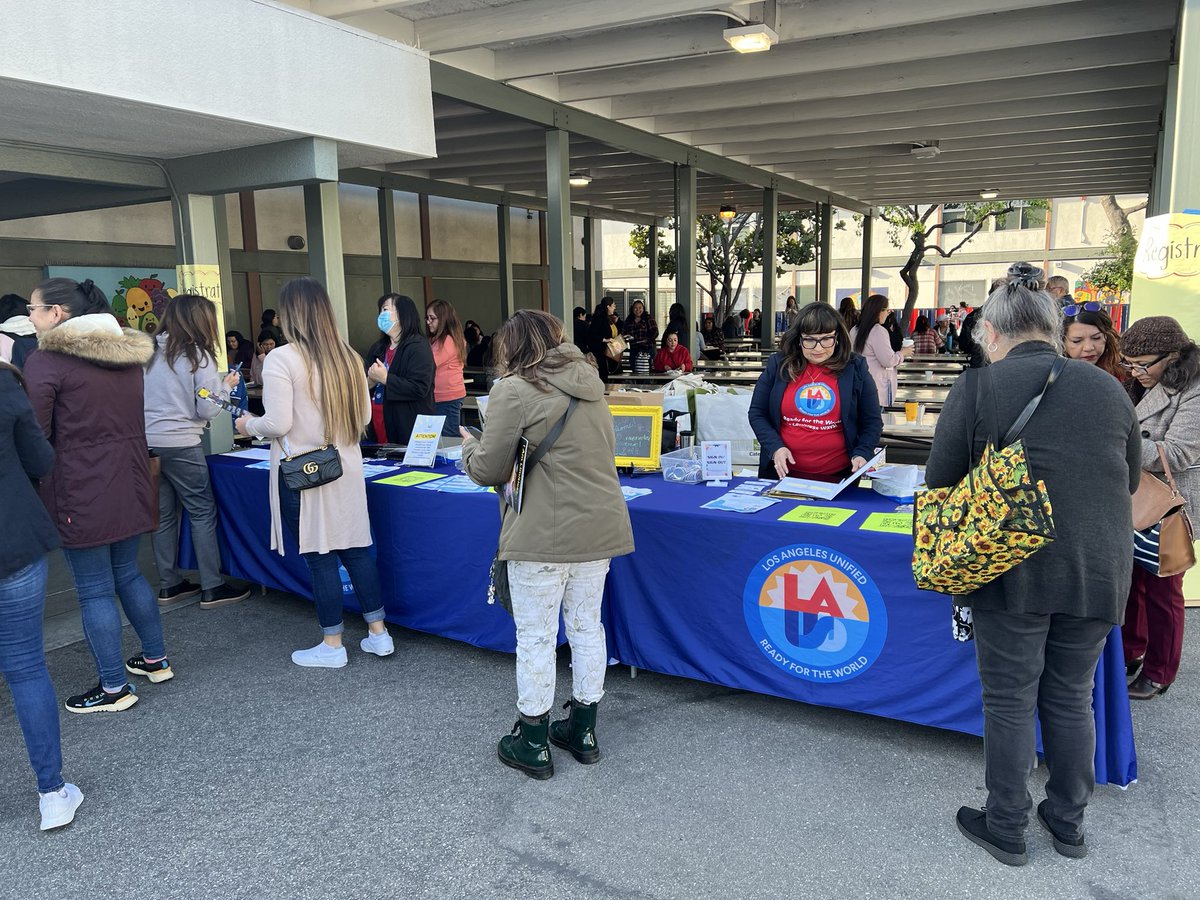LASchoolsEast's tweet photo. It was a big celebration at Ford Boulevard Elementary &amp; Dual Language Academy. Educators toured the school to learn about the transformative work that earned #FordES the #CABESealOfExcellenceAward. @LASchools honors all diverse language learners. #IBelieveInLAUSD https://t.co/27w2Ib63Hh