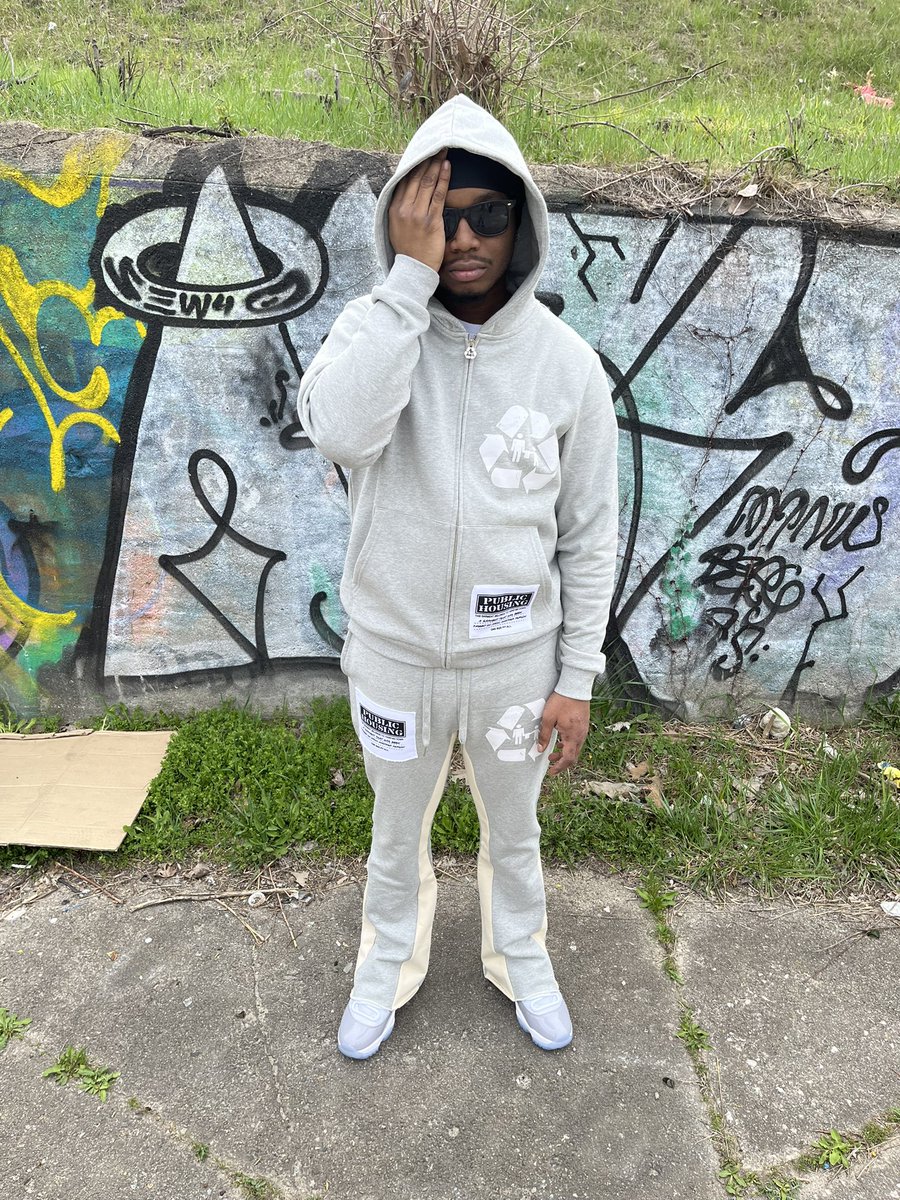RealRichIzzo's tweet photo. RECORD LABELS CALLING DEY GOT ME INNA BIDDING WAR #RIPWILD #RIPJUMPOUT https://t.co/8wT0uz3DF6
