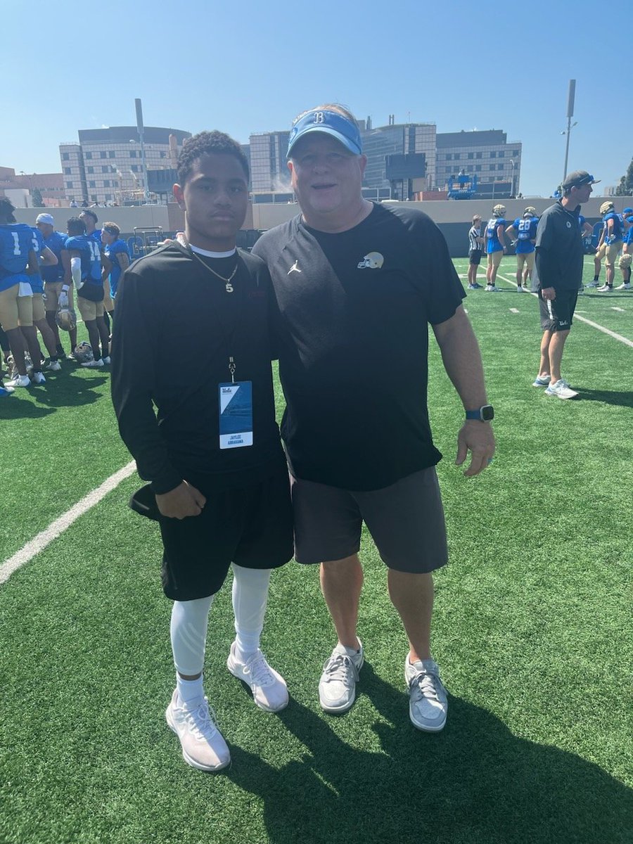 Great atmosphere❗️❗️❗️ at <a href="/UCLAFootball/">UCLA Football</a> <a href="/UCLAChipKelly/">Chip Kelly</a> Glad I had the opportunity to meet Coach Kelly and Team 🔥