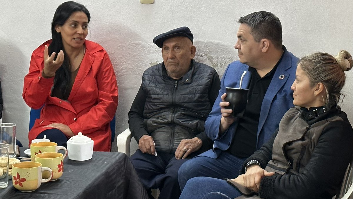 ArielGarciaUCR's tweet photo. 📍Ahora, con #IvannaSalvatierra y #VerónicaOcampo junto a un gran equipo que el próximo #14DeMayo va a transformar la realidad de los vecinos y vecinas de #Famaillá

🙌 #JuntosSomosMejores
#RobertoSanchezGobernador https://t.co/iYXA01NMA5
