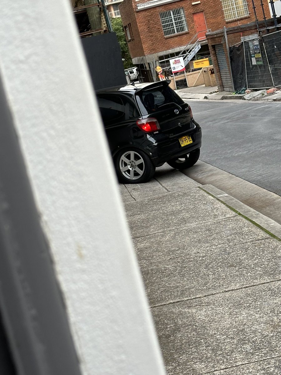 NTT3d's tweet photo. @UberEats @MaryBrowns One of your drivers arrived without my food, because he left it at the previous stop off he had. He looked rattled like a deer in headlights when I opened his car door and asked where’s my food. Now it says I didn’t get my food in time which is bullshit. his car after I asked !! https://t.co/b74rBbVBpR