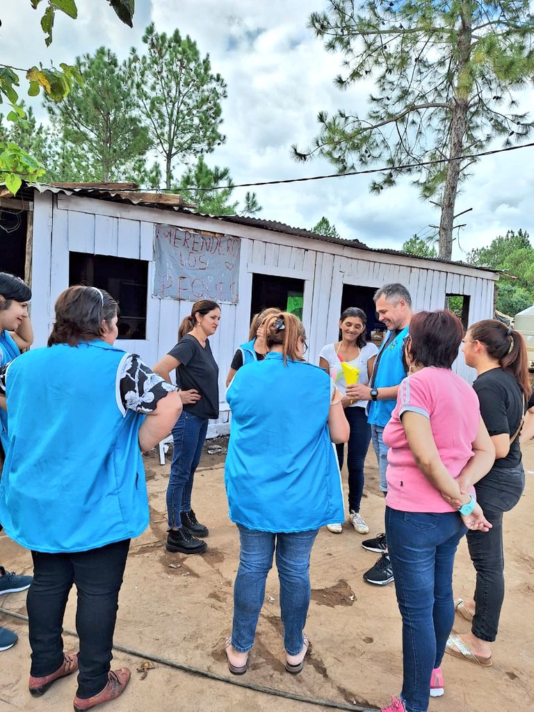 Tarde de Sábado junto a la Agrupación AD❤MIS en el Merendero del Barrio Porvenir 2 de la ciudad de Posadas. 

¡Gracias, Normita por todo lo que haces por la gurisada! 
#EsConSole <a href="/SoledadBalan/">Sole Balán</a>
<a href="/ADOMIS_Misiones/">ADOMIS_Misiones</a> <a href="/cjdechat/">Christian Dechat</a>
<a href="/grillo141/">Ruben Dario</a> 
<a href="/chekielon/">Ezequiel Barroso</a>
<a href="/apariciocarola/">Carola Aparicio</a> 
<a href="/Pam_Rehbein/">Pâmela Alejandra</a>