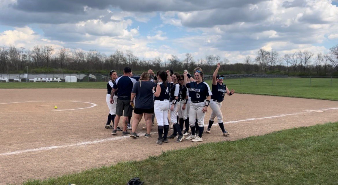 Gales 8th grade with a 13-3 W on the road at West Jefferson today! Congrats girls! #Gales🥎