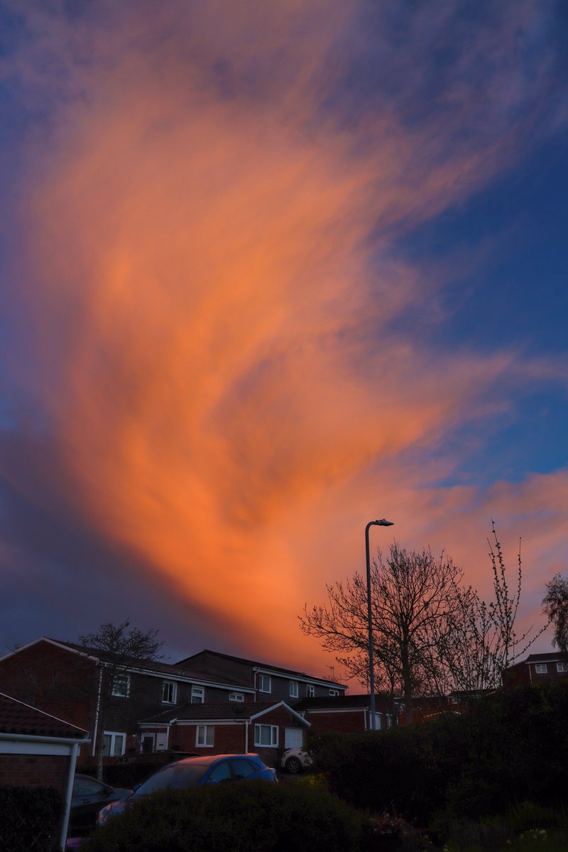 CY_Photography_'s tweet image. Edge of the storm. 

#Stormcloud #Photography 
#Wales #Weather #Sunset #ThePhotoHour #StormHour