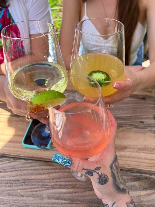 Brunch date w/ my family 🥰🥂🍛 https://t.co/HadqXthnUE