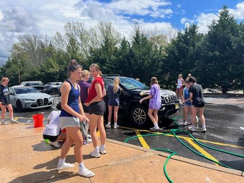 GirlsHopewellFH's tweet photo. Hopewell Women's Lacrosse held a car wash fundraiser today!!! The program wants to thank Everyone who came out and supported us! We  thank you for your Kindness and Generosity!!! Go Dawgs 🥍 https://t.co/v3qSnOcPLU