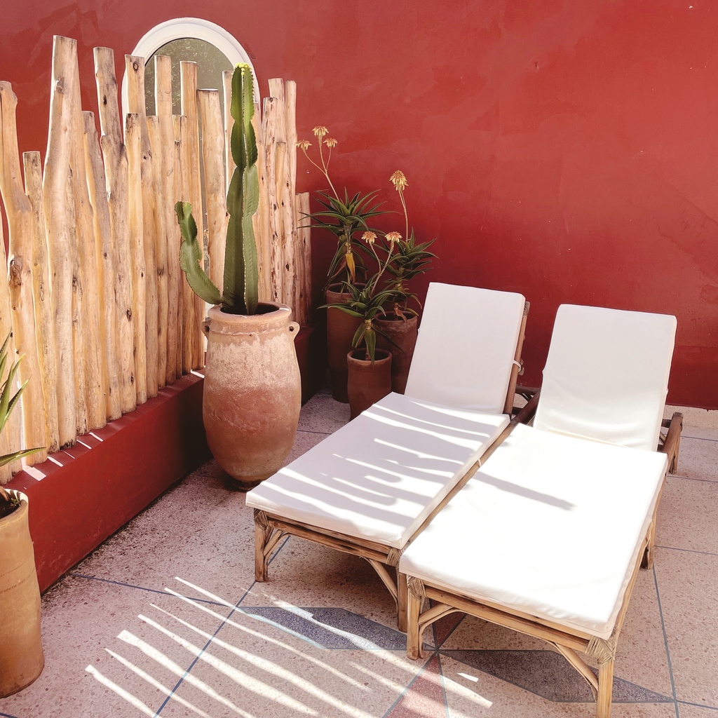 Where are you sitting on the sunniest afternoon? 🌞 🌵 

#weekenddreams #vacationvibes #desertlife #beachlife