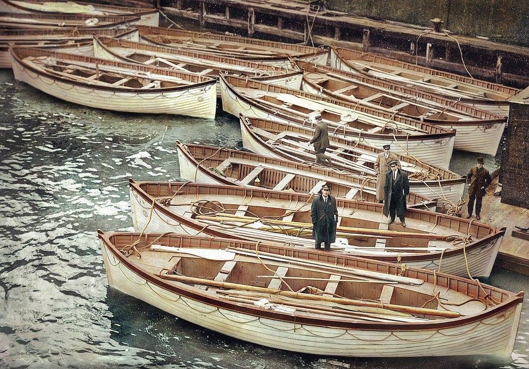 RMSTitanicOff's tweet photo. On this day 111 years ago RMS Titanic lifeboats were dropped off by RMS Carpathia in New York at White Star Pier 59. 

Colorised by @HistoricShipsN etwork.

#Titanic2023 #RMSTitanic #TitanicMemorialMonth #Titanic111 #HistoricShipsNetwork #OnThisDay https://t.co/WZIX91AtDv