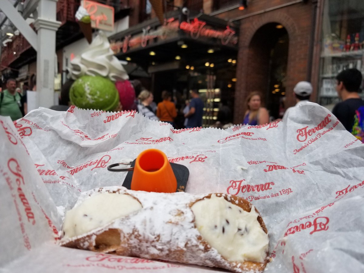 SwarmForg3D's tweet photo. #NFTNYC2023 adventures wrap up today with some good old fashioned touristy stuff.
Stopped at Ferrera's in Little Italy for a cone-oli and found the Italian division hard at work. Prego! https://t.co/FJNZ7MpOSF