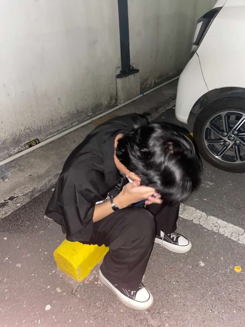 ywanzk_'s tweet photo. me kanina sa labas ng pop up https://t.co/eHE7f3h9In