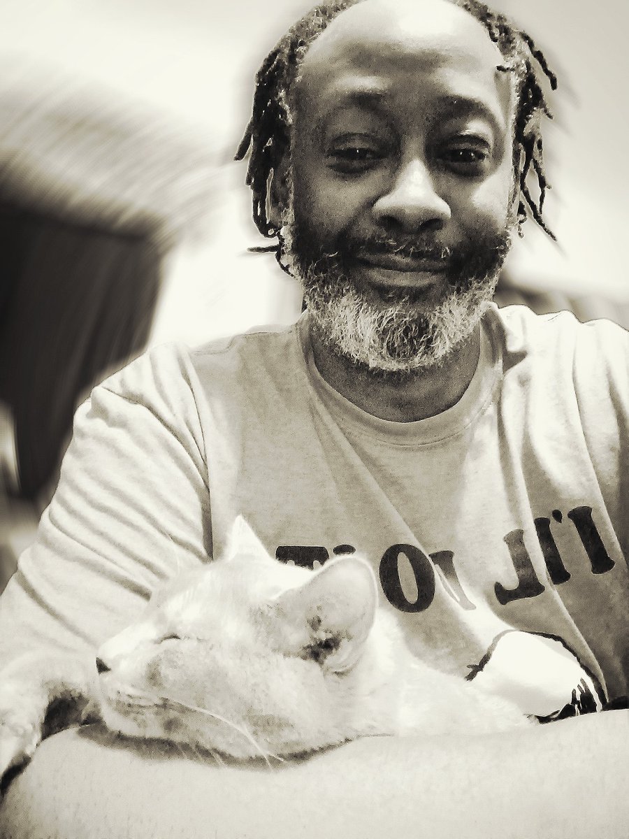 SymCastPodcast's tweet photo. Weekends..🙂😴
#sleepingcat #symcastpodcast #cheftony https://t.co/HnrBIlREvs
