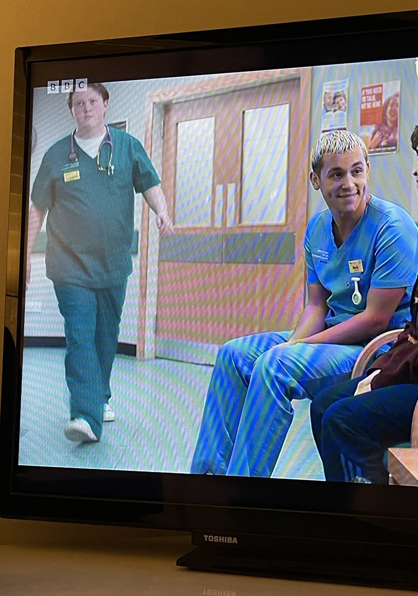 Have I just seen <a href="/LewisCapaldi/">Lewis Capaldi</a> appearing in casualty lol 🤣🤣