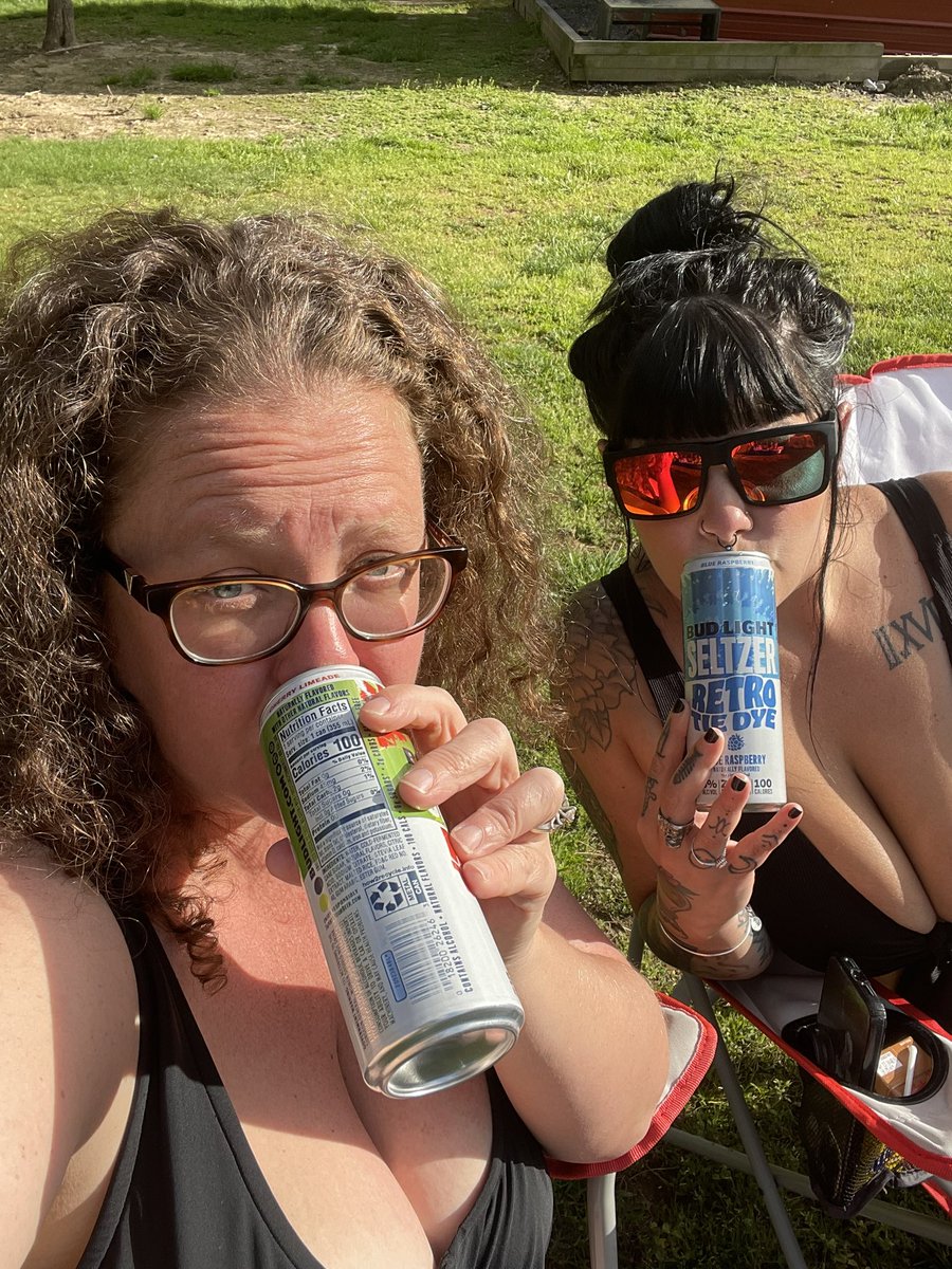 emcniff78's tweet photo. I don’t give a crap because this is the only beer I can drink and not have a hangover 💥 #AnheuserBusch #budlight #seltzer https://t.co/KDAYvx7Lsr