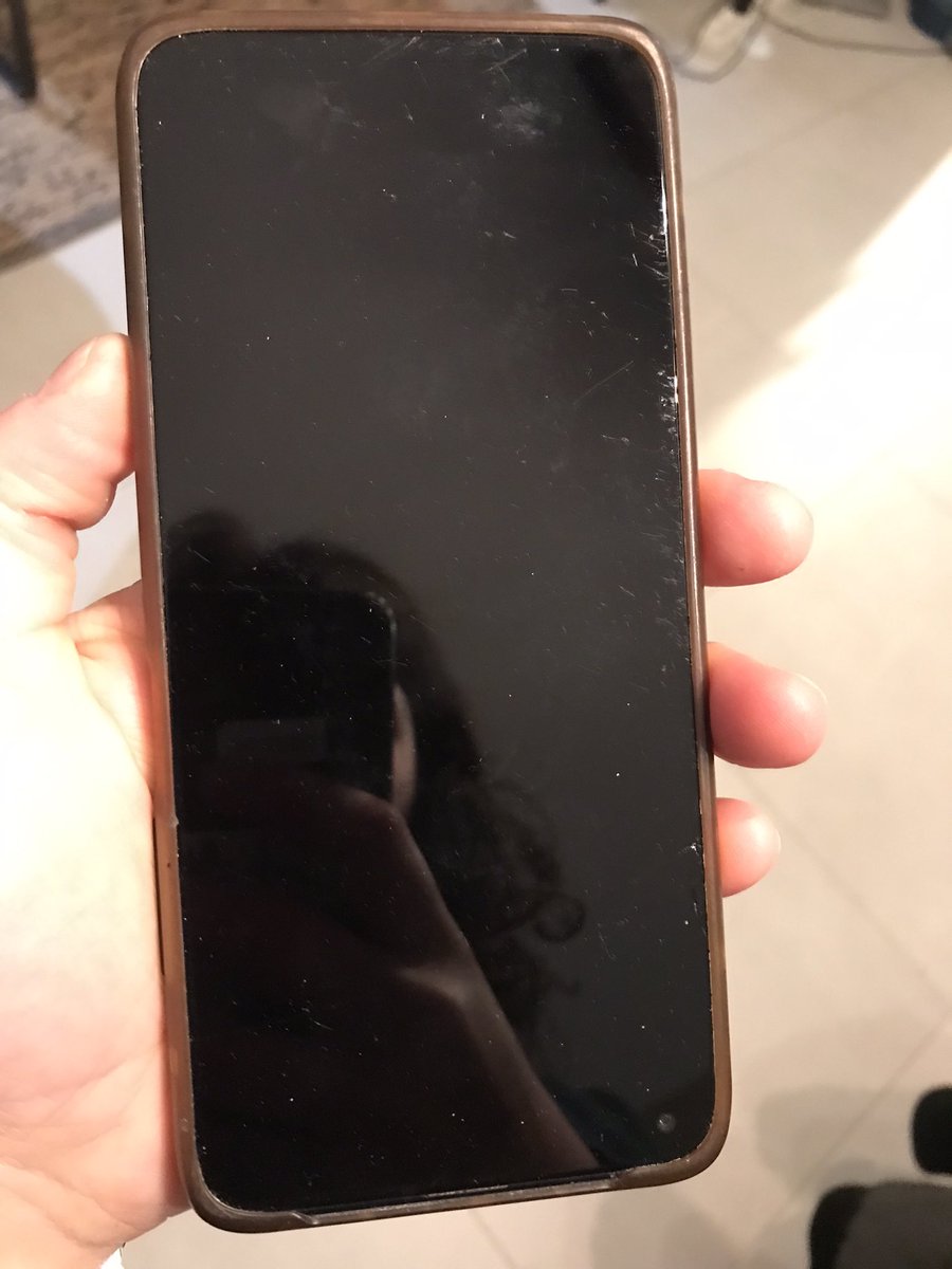 nomanispudding's tweet image. Si tu as été plaqué par les CRS cet après-midi à Ste Anne, j’ai récupéré ton téléphone. Je ne sais pas où ils t’ont emmené. Fais-moi signe. #Rennes