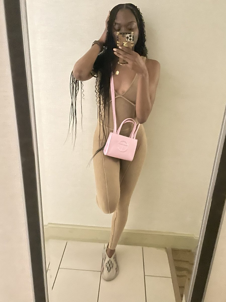 myraalouuu's tweet photo. 21 in Miami, the Bahamas &amp; at Sea♈️ https://t.co/roqPOmPhgN
