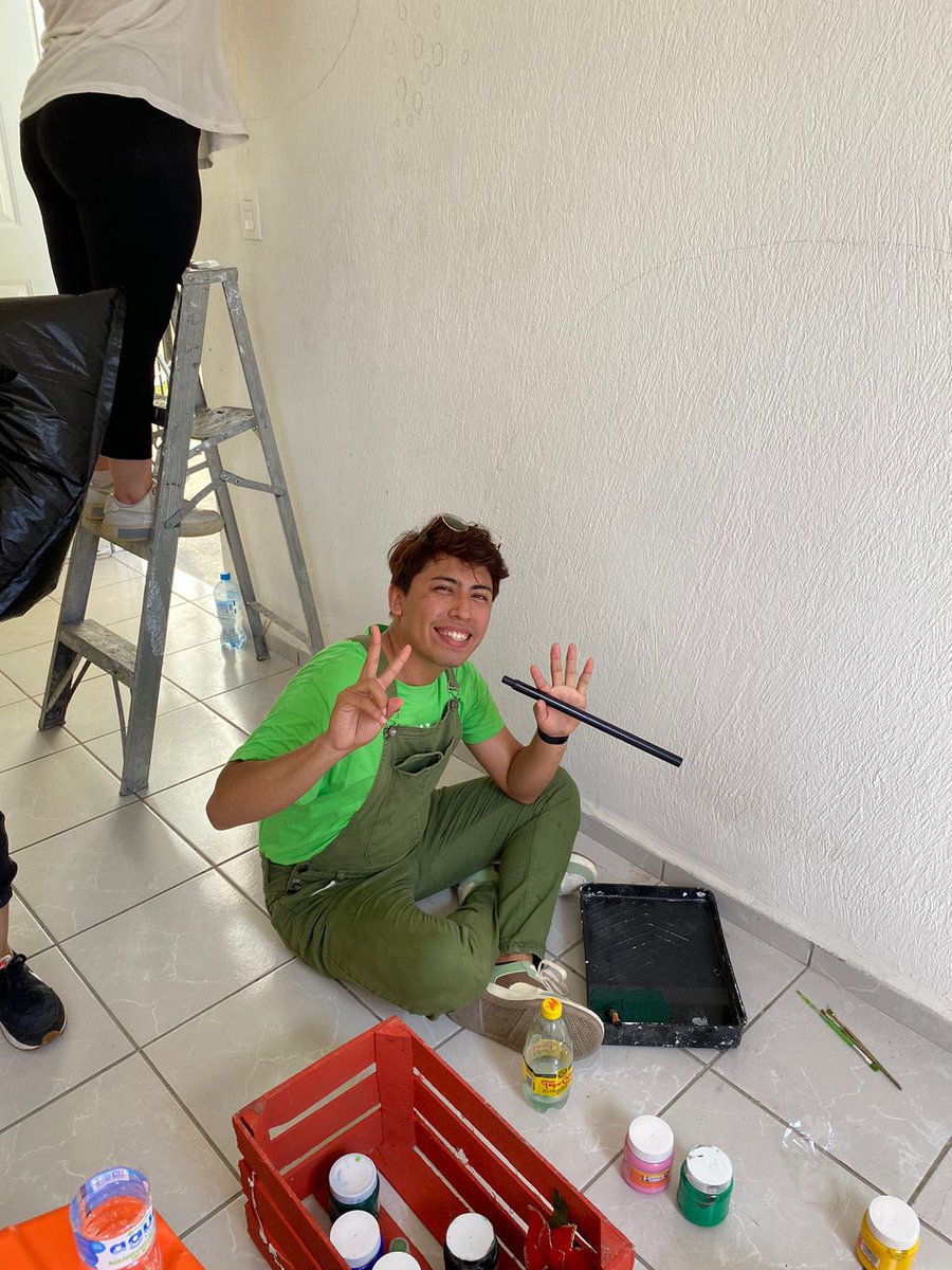 estefaniamerkdo's tweet photo. Los voluntarios no necesariamente tienen el tiempo; simplemente tienen el corazón 💚 #elizabethandrew @casitaverdepdc #villasdelsol https://t.co/S67BUtKBrW