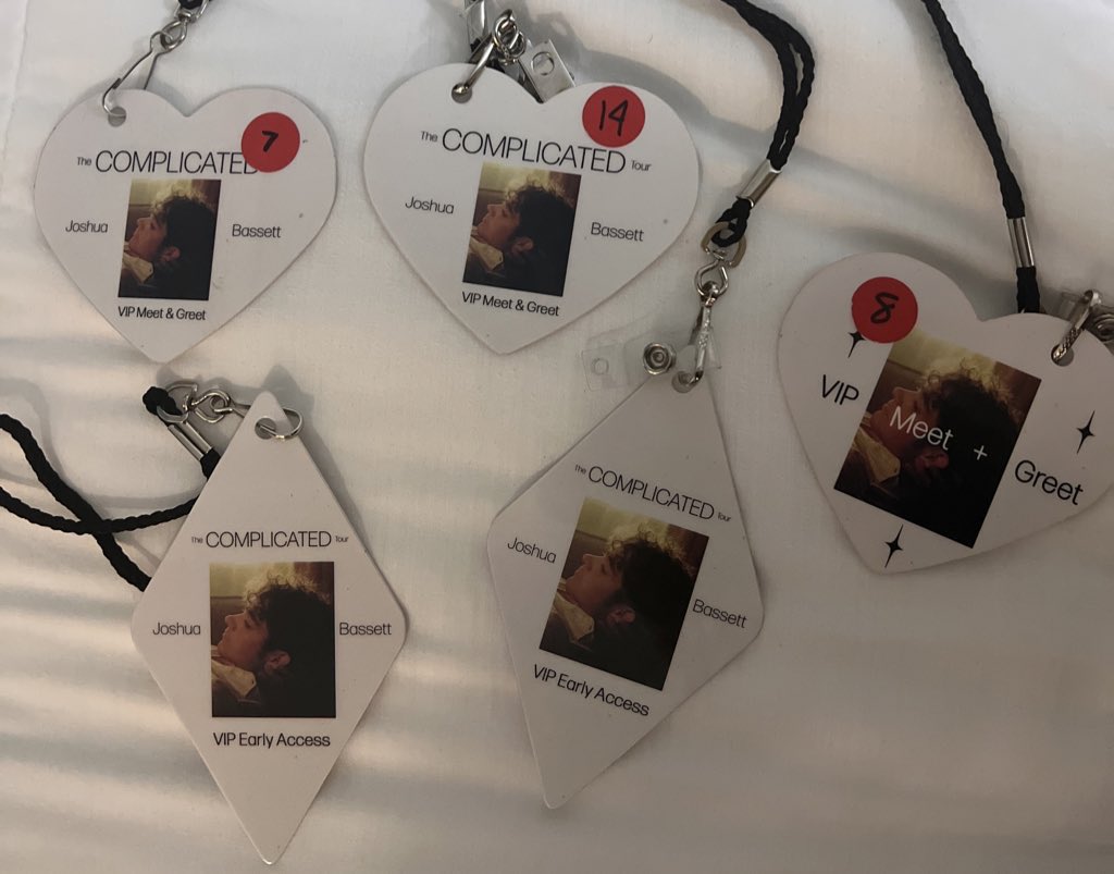 panikkardiaz's tweet photo. My honest experience seeing Joshua Bassett at the #TheComplicatedTour : a thread 🫶🏾
#ComplicatedHouston
#ComplicatedAustin
#ComplicatedDallas
#ComplicatedSanDiego
#ComplicatedLA
#ComplicatedLosAngeles https://t.co/ErJUxWj8I2