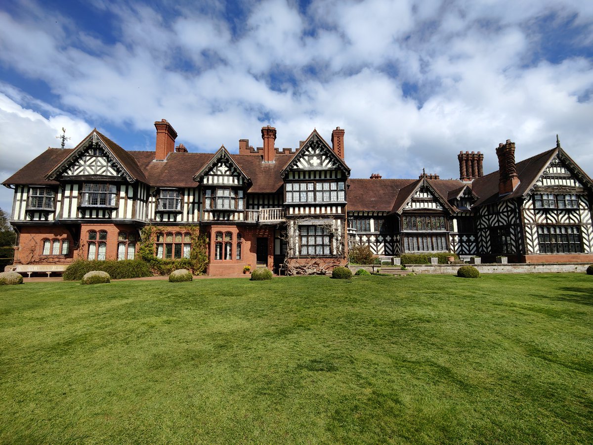 Mus1cRichard's tweet photo. Wightwick Manor and Gardens https://t.co/qDVGgfCK2A