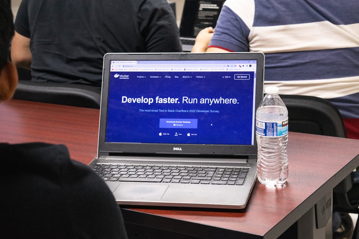 CSIPro_Dev's tweet image. ¡Ayer fue el kick off de nuestra primera Workshop sobre Dockers! Estamos muy emocionados. 📷📷
#dockers #software #unison #STEM