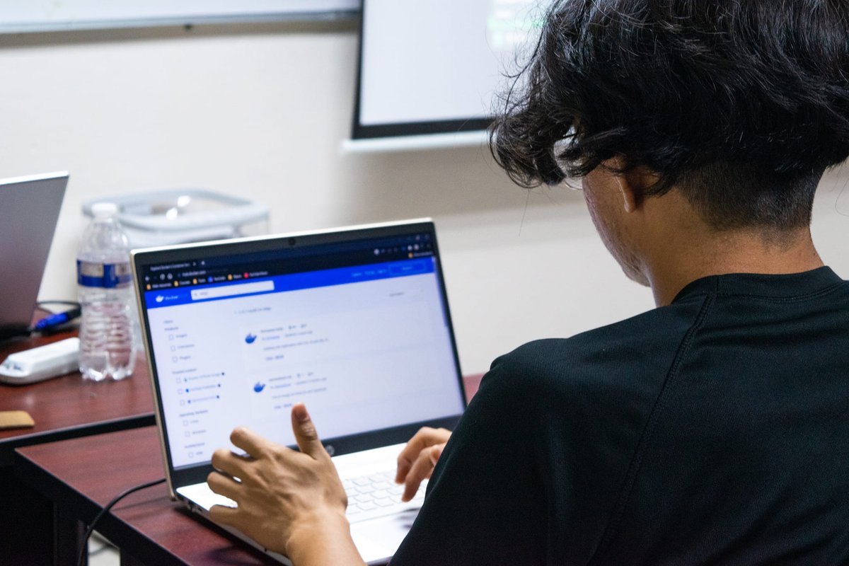 CSIPro_Dev's tweet image. ¡Ayer fue el kick off de nuestra primera Workshop sobre Dockers! Estamos muy emocionados. 📷📷
#dockers #software #unison #STEM