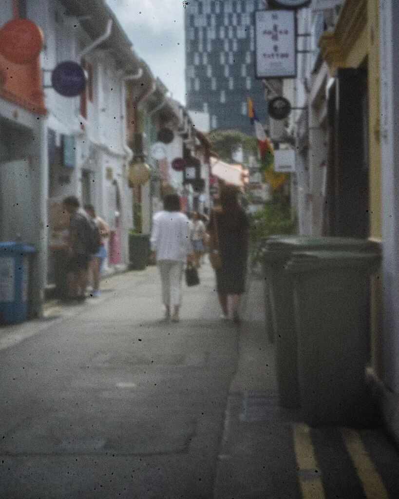 LorenzoPrinci's tweet photo. #singapore #kampongglam #hajilane #alley #alleys #alleyways #street #streets #facade #urban #walk #city #foto #fotografia #picofday #holga #photography #streetphotographers #streetphotography #documentaryphotographer #photodocumentary #photojournali… https://t.co/QwkIi0gpug https://t.co/X2JBGbYntQ